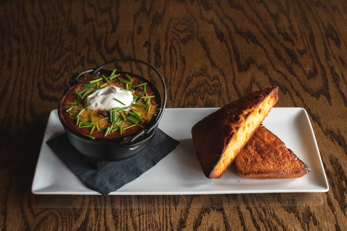 San Clemente’s Flights & Irons Cooks Its ComfortFood Cuisine in Cast